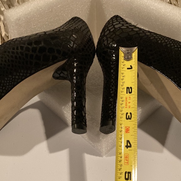 J. Renee Black Gold Lion Shoes Sz 10M - Picture 9 of 16